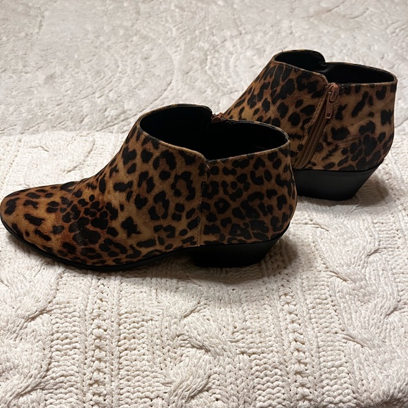 Cheetah Print Ankle Boots, Booties. Size 9 - Picture 4 of 6